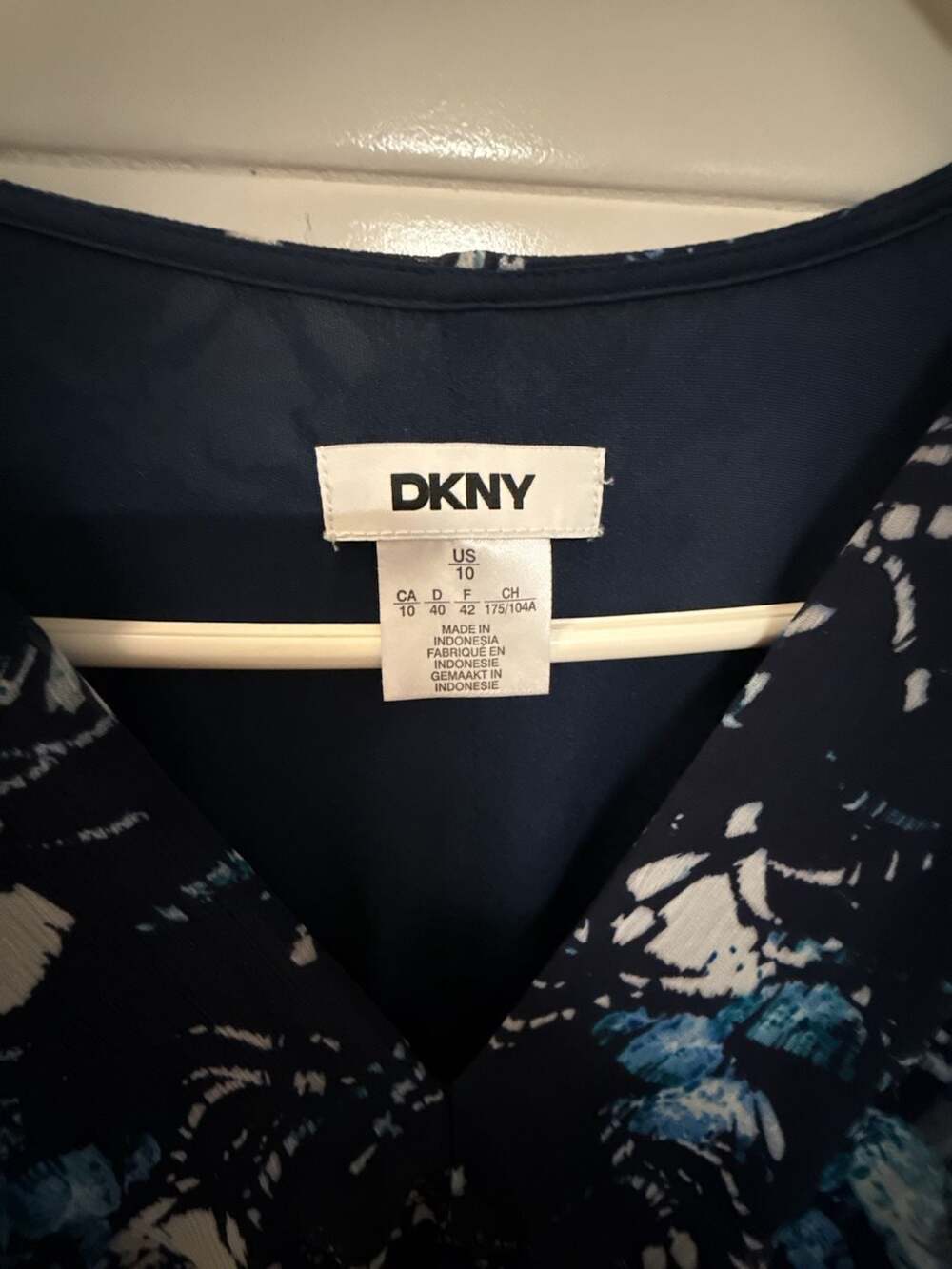 Dkny - Picture 2 of 4